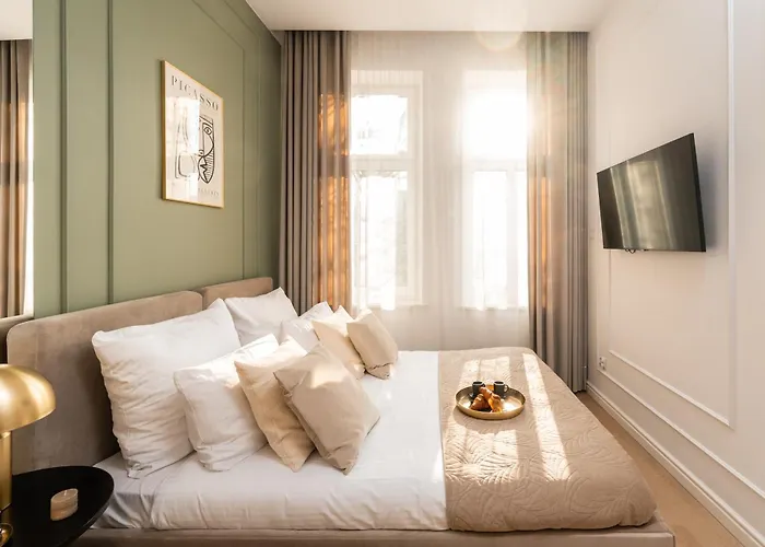 Perfect In The Old Town 5Min Market Square Ac Wifi Parking